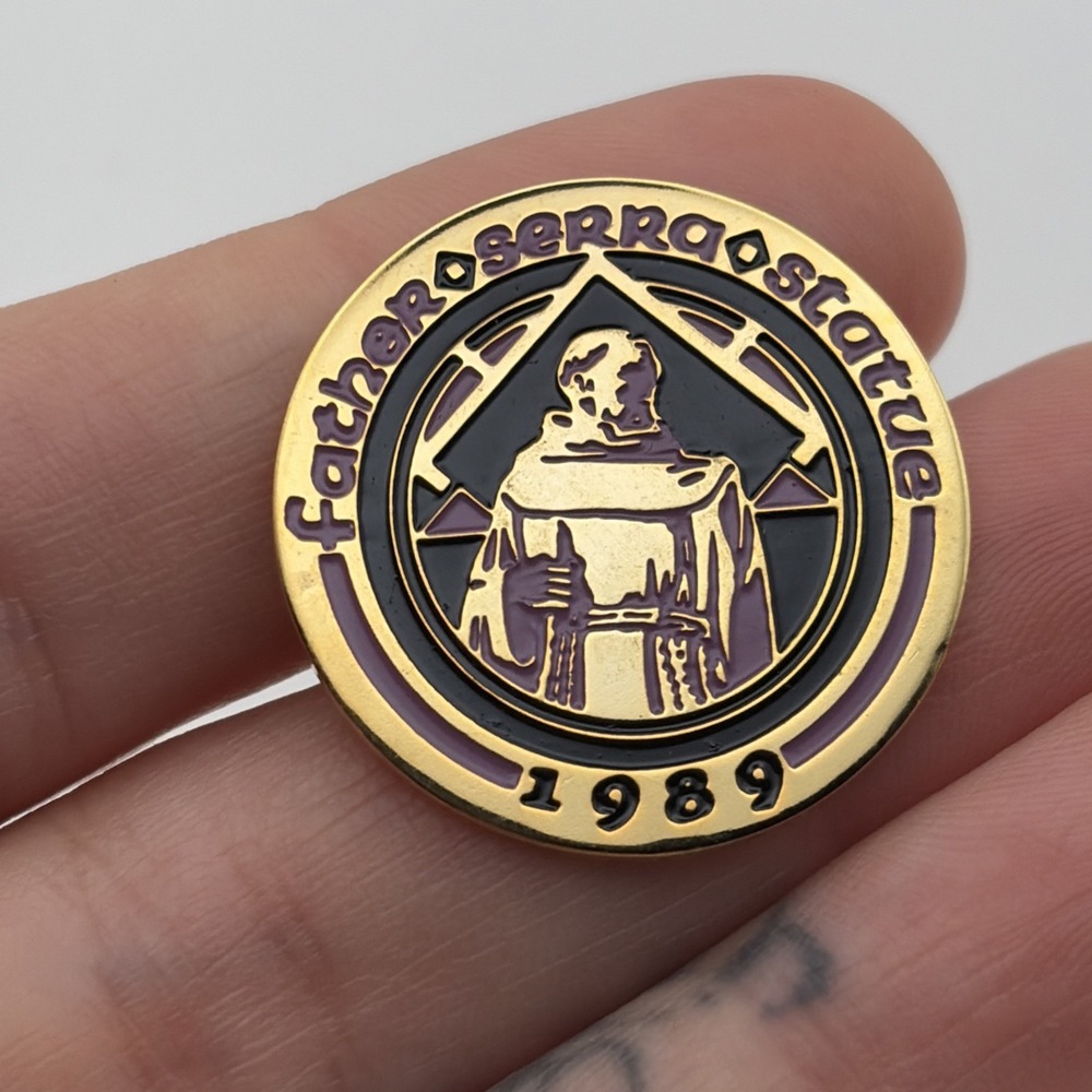 Vintage 1989 Father Serra Statue‎ Lapel Hat Pin